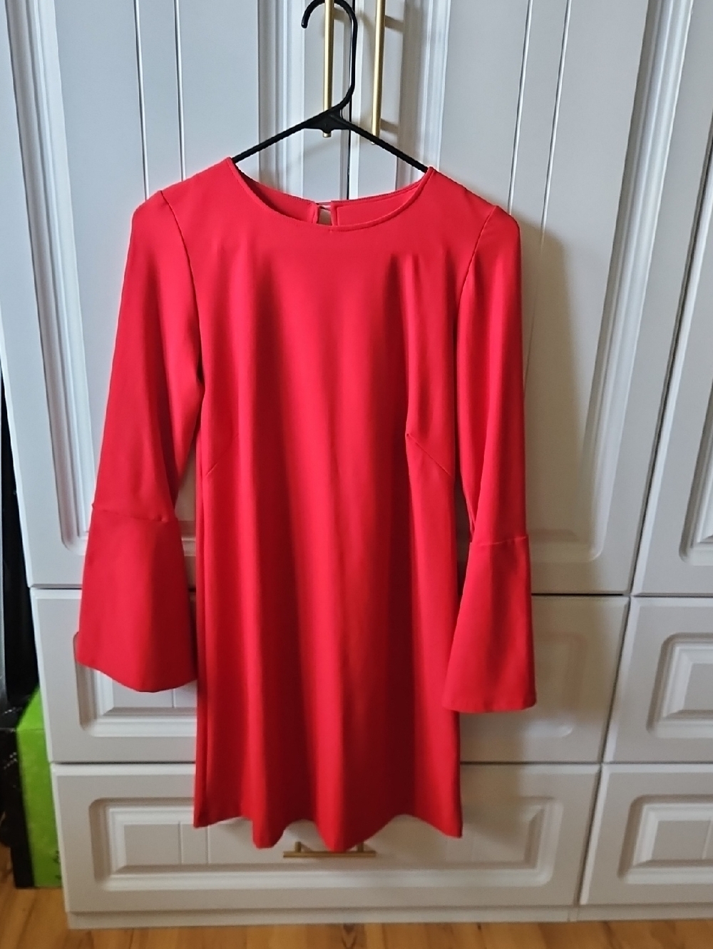 Women’s Red Bell-Sleeve Shift Dress